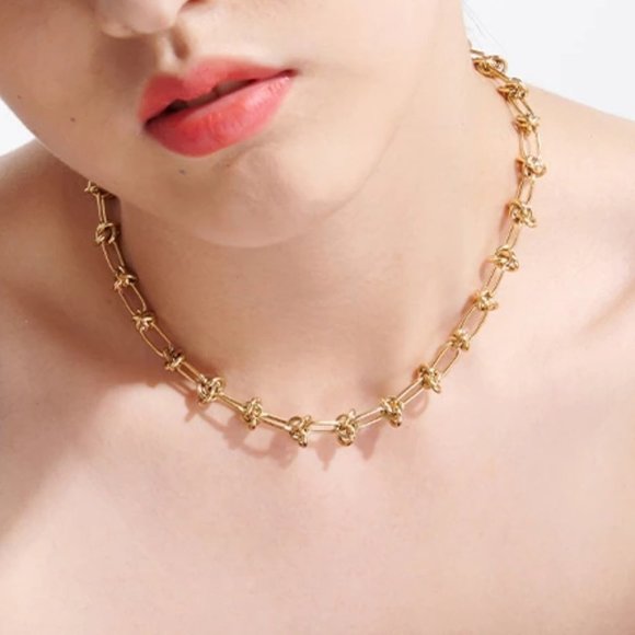 NEW 18K Gold Plated Knot Link Chain Necklace - Picture 2 of 9